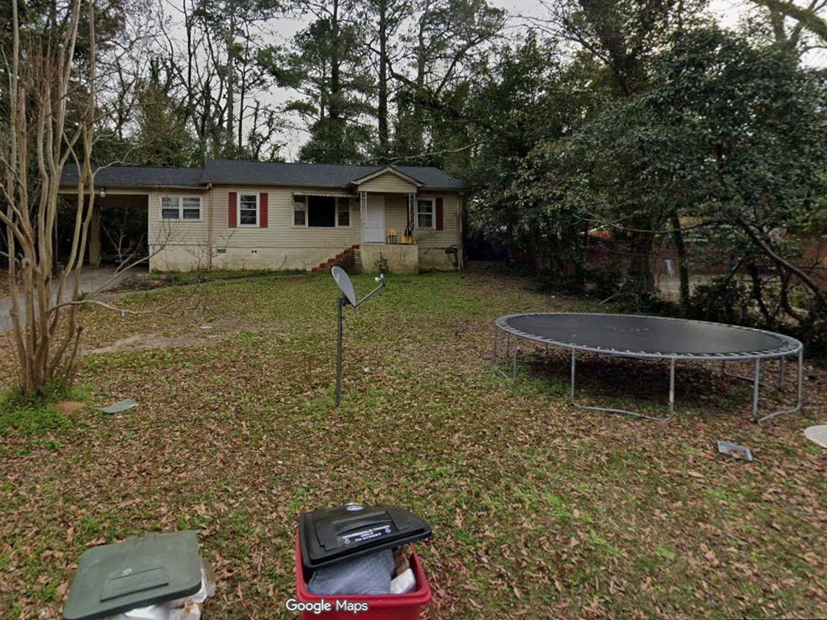 Before photo of an inherited Macon house bought by Double K Properties